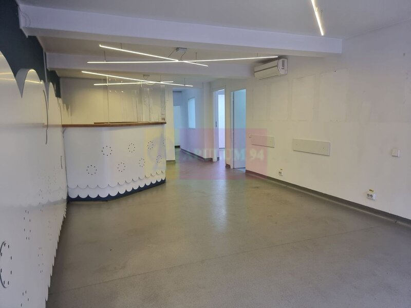 Spatiul Comercial pretabil pentru Cabinet Medical Birouri Showroom